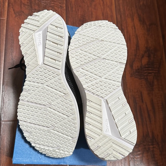 Brooks Revel 6 Energizer Black and White Women's trainers - Picture 4 of 7